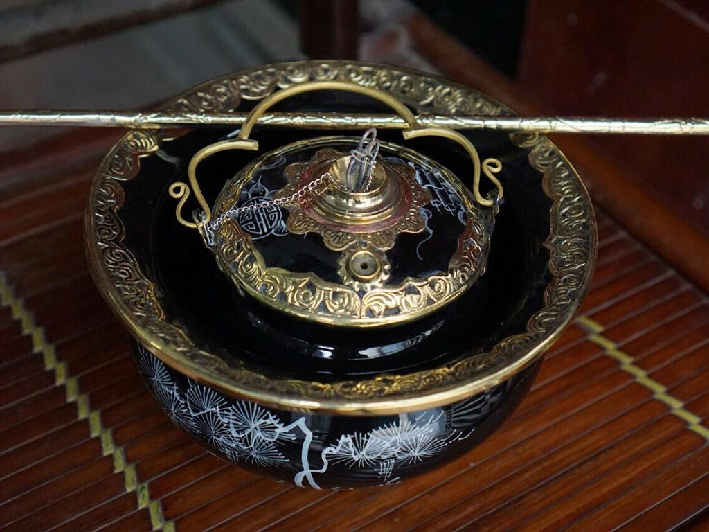 Điếu bát Bát Tràng men xanh đen bọc đồng hợp mệnh Mộc đẹp 