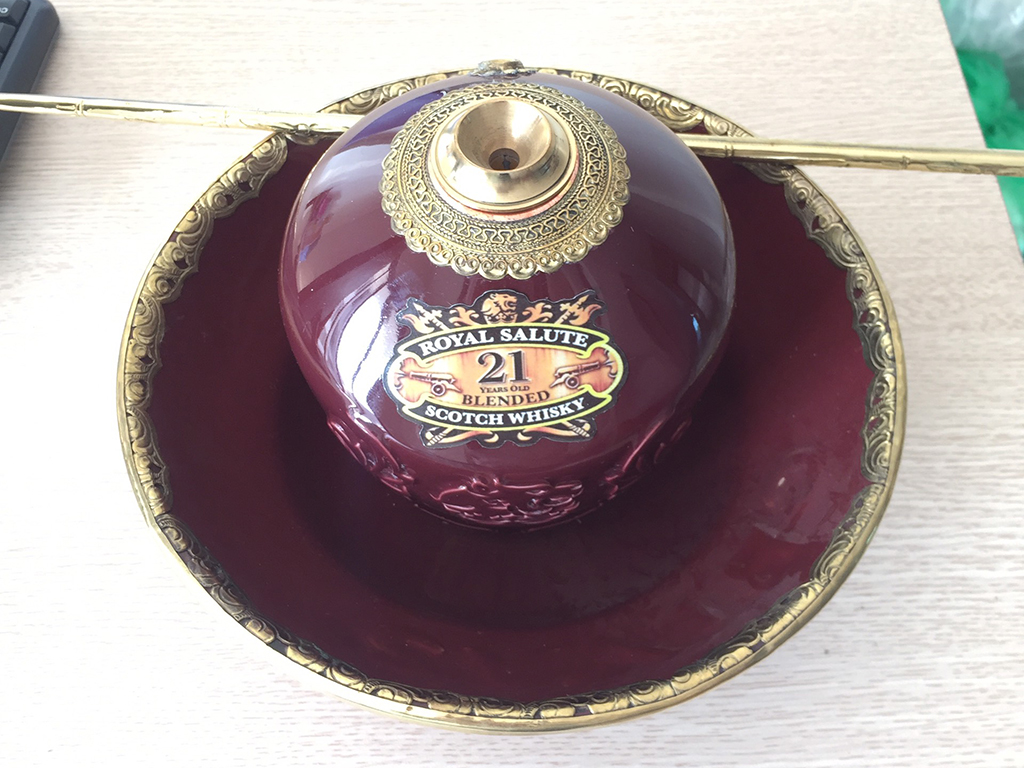 Điếu bát Chivas 21 đỏ Bát Tràng quà tặng độc đáo hút thuốc láo