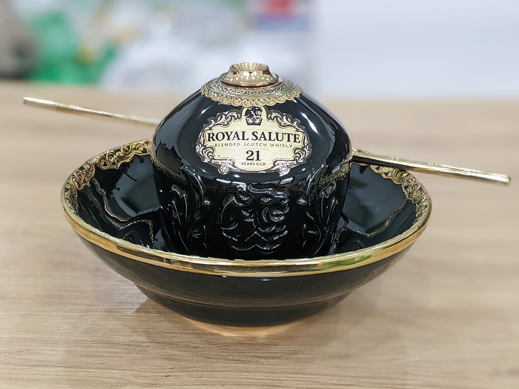 Điếu bát Chivas 21 đen rêu Bát Tràng sang trọng quà tặng hút thuốc 