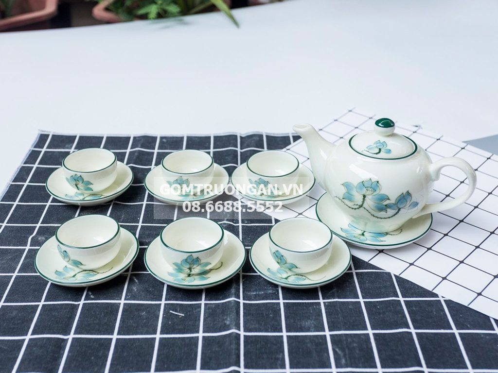 Bộ Ấm Chén Bát Tràng men kem hoa sen xanh dáng quả hồng sang trọng 