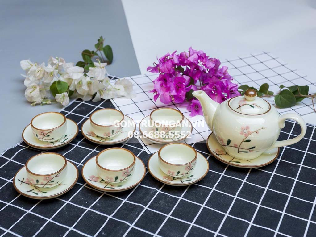 Bộ ấm chén Bát Tràng men kem hoa đào dáng quả hồng tinh tế sang trọng 