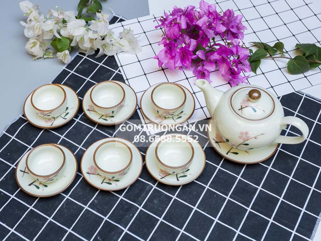 Bộ ấm chén Bát Tràng men kem hoa đào dáng quả hồng tinh tế sang trọng