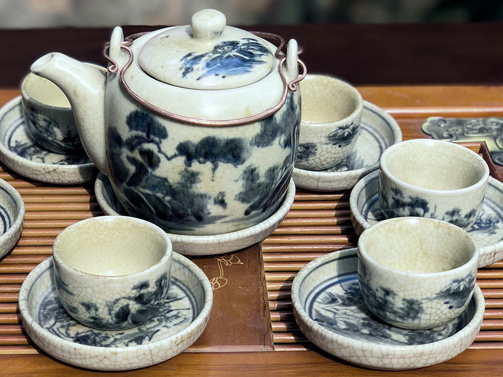 Ấm chén men rạn Bát Tràng cổ điển vẽ sơn thủy sang trọng 14 món