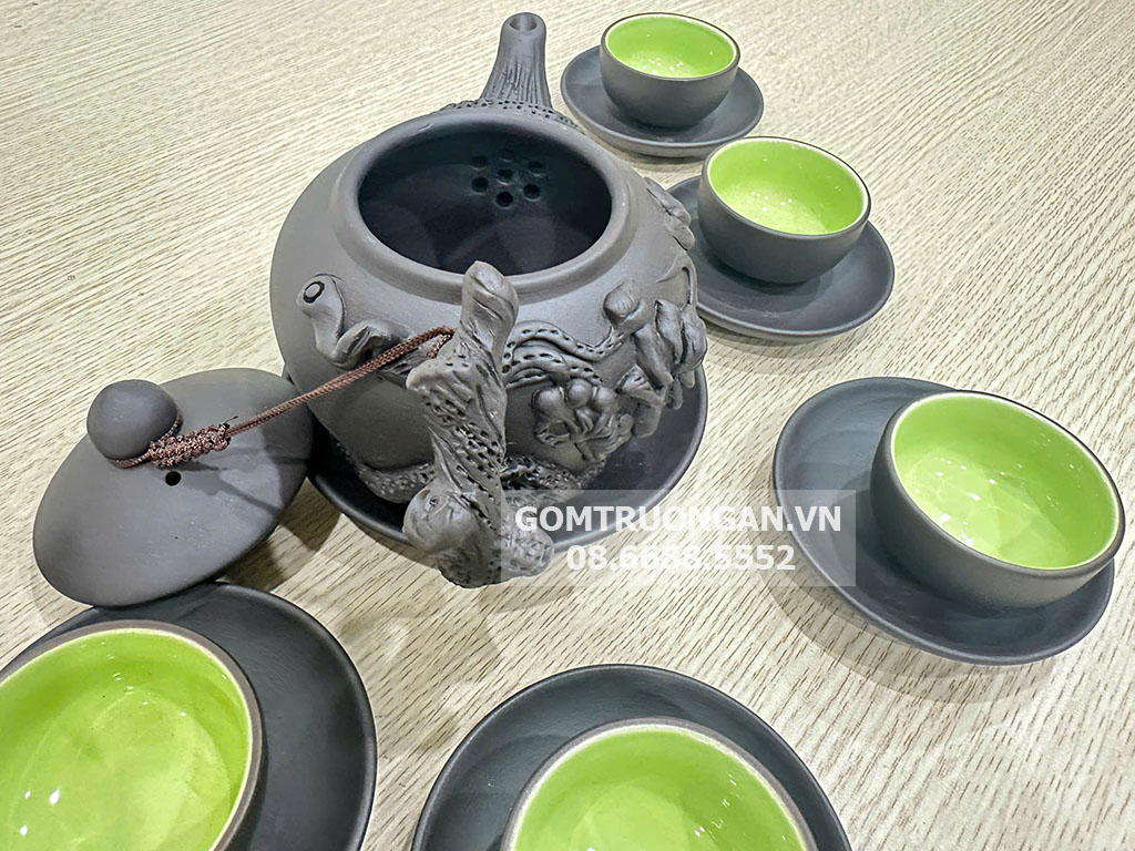 Ấm chén tử sa đen hoa sen xanh Bát Tràng cao cấp sang trọng