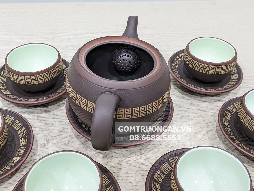 Ấm chén tử sa ghanh nâu chữ Vạn Bát Tràng sang trọng quà tặng
