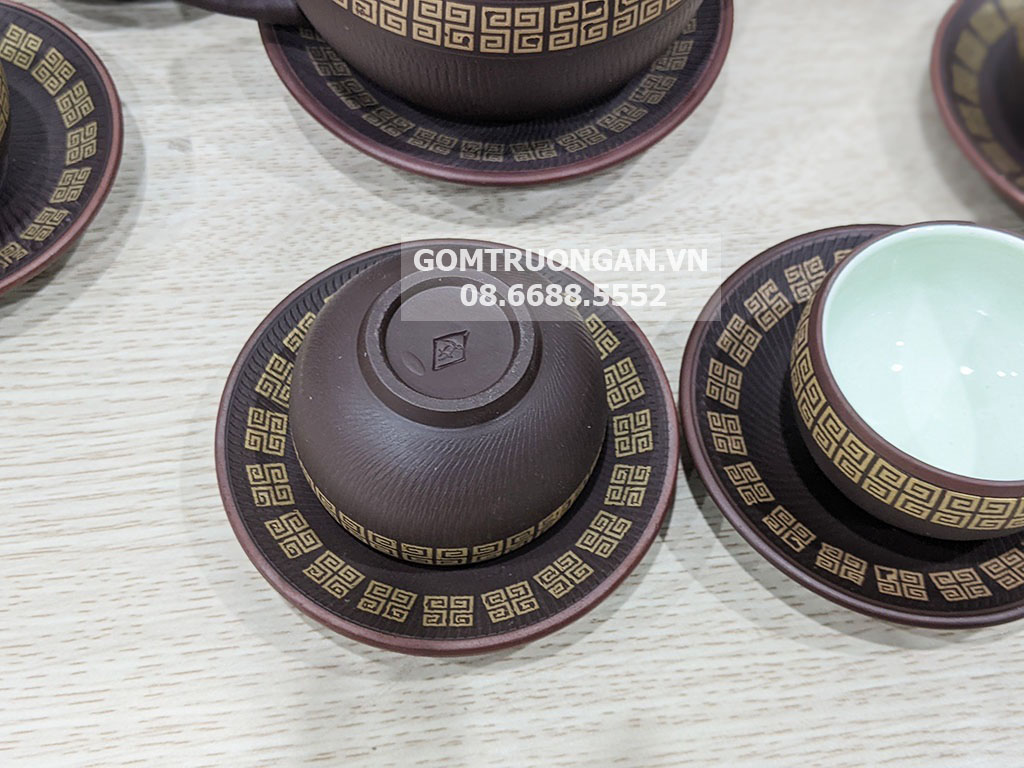 Ấm chén tử sa ghanh nâu chữ Vạn Bát Tràng sang trọng quà tặng