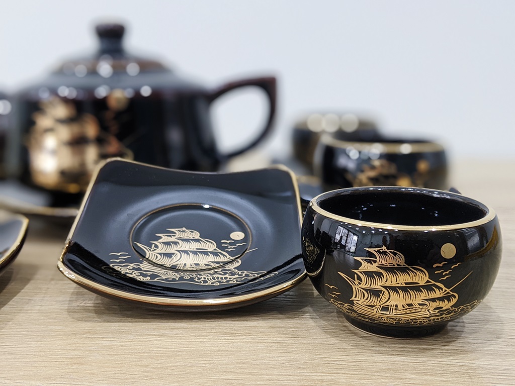 Bộ ấm trà Bát Tràng men đen bóng Thuận Buồm Xuôi Gió cao cấp sang trọng