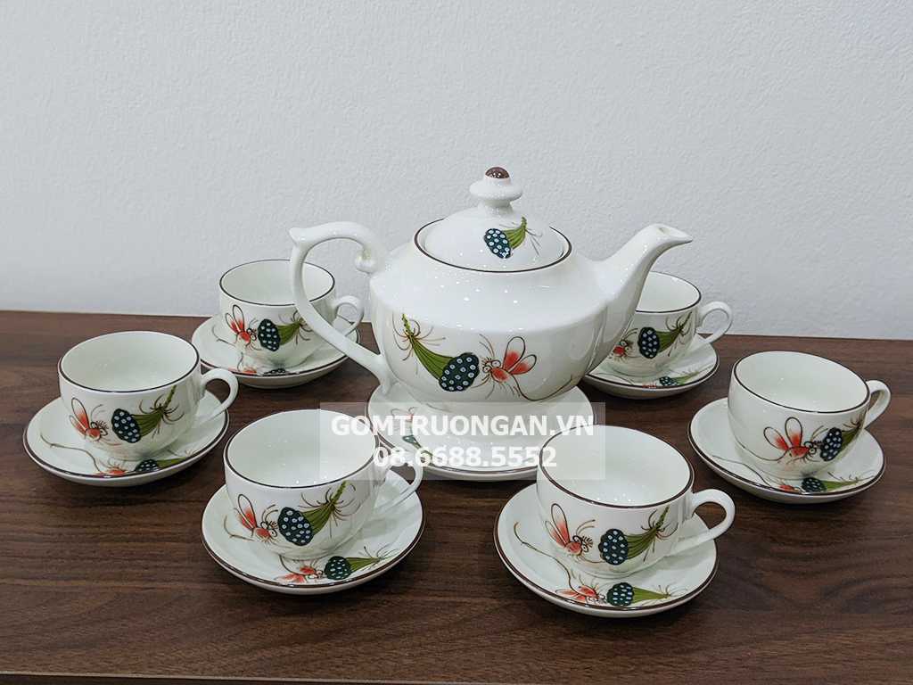 Bộ ấm chén Bát Tràng men kem vẽ tay Hạ Sen Chuồn sang trọng tặng quà