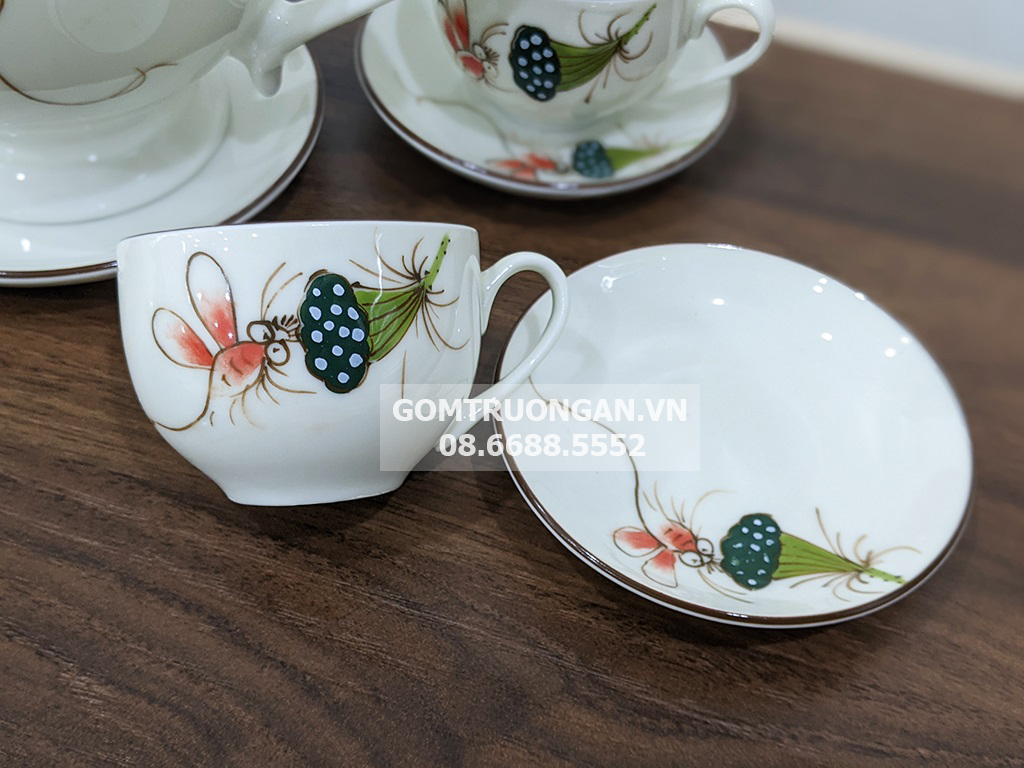 Bộ ấm chén Bát Tràng men kem vẽ tay Hạ Sen Chuồn sang trọng tặng quà