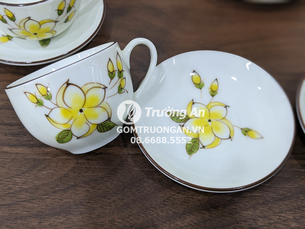 Bộ ấm chén Bát Tràng 14 món men kem vẽ tay sang trọng, tặng quà