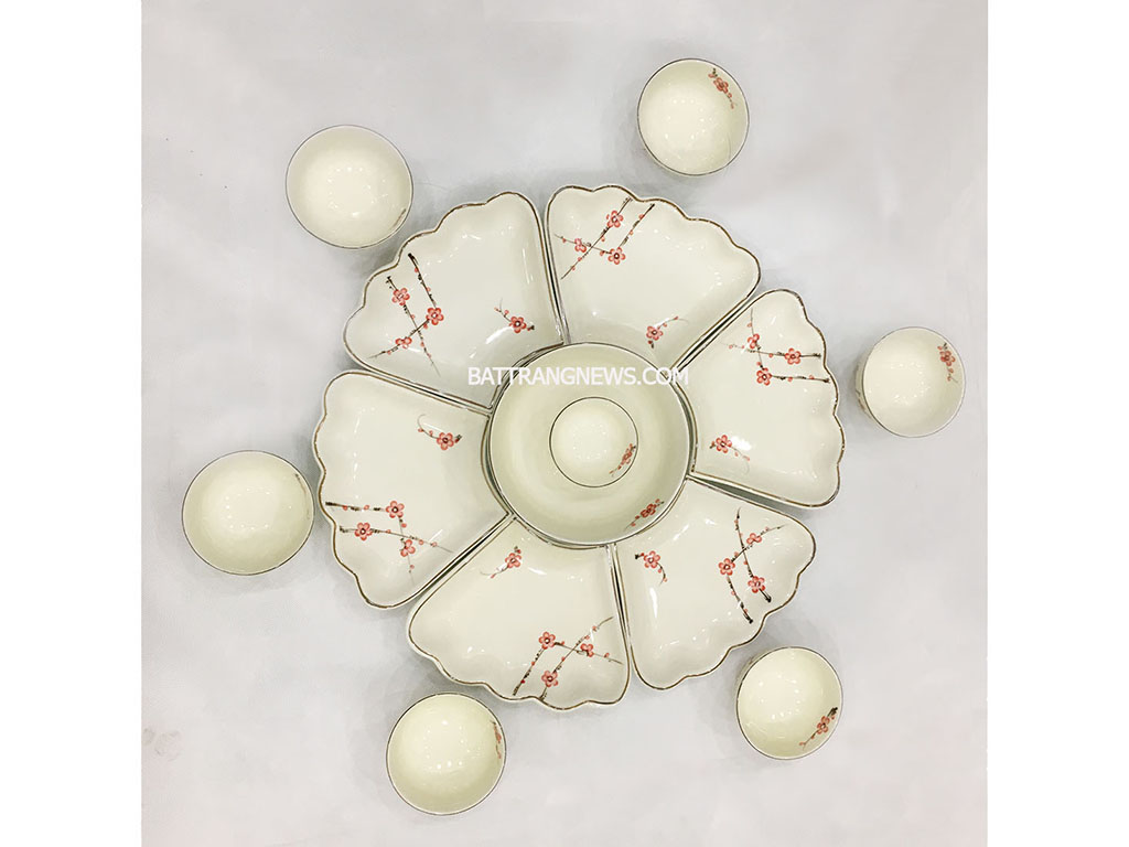 Bộ bát đĩa Bát Tràng sứ hoa đào đỏ bền đẹp tặng định cưỡng Bộ bát đĩa Bát Tràng sứ hoa đào đỏ bền đẹp tặng định cưỡng