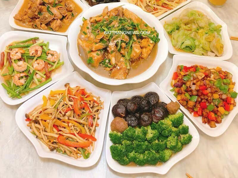 Bộ đĩa hoa mặt trời men trắng 10 người ăn đẹp Bát Tràng Bộ đĩa hoa mặt trời men trắng 10 người ăn đẹp Bát Tràng