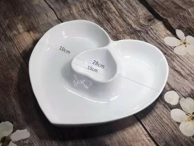 Đĩa sứ Bát Tràng hình trái tim men trắng đẹp sang trọng 