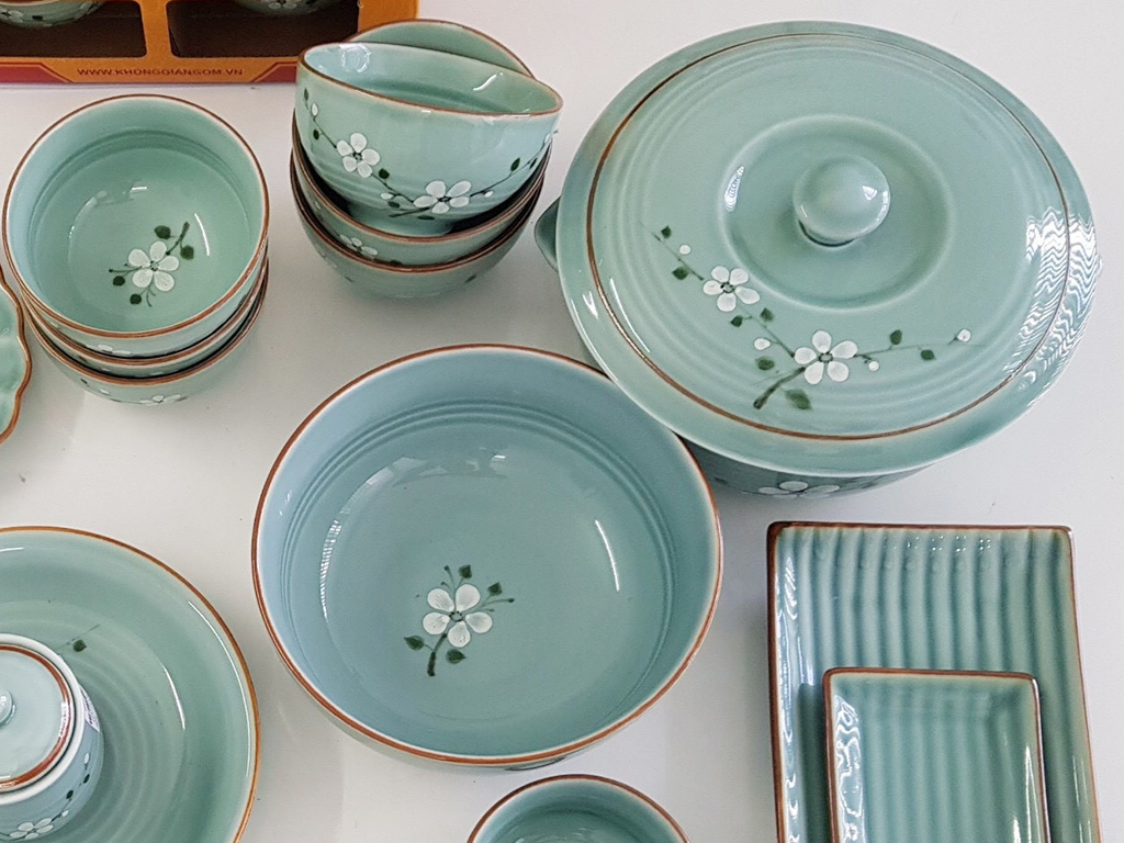 Bộ bát đĩa Bát Tràng 24 món men lam ngọc vẽ hoa Anh Đào sang trọng tiện dụng Bộ bát đĩa Bát Tràng 24 món men lam ngọc vẽ hoa Anh Đào sang trọng tiện dụng