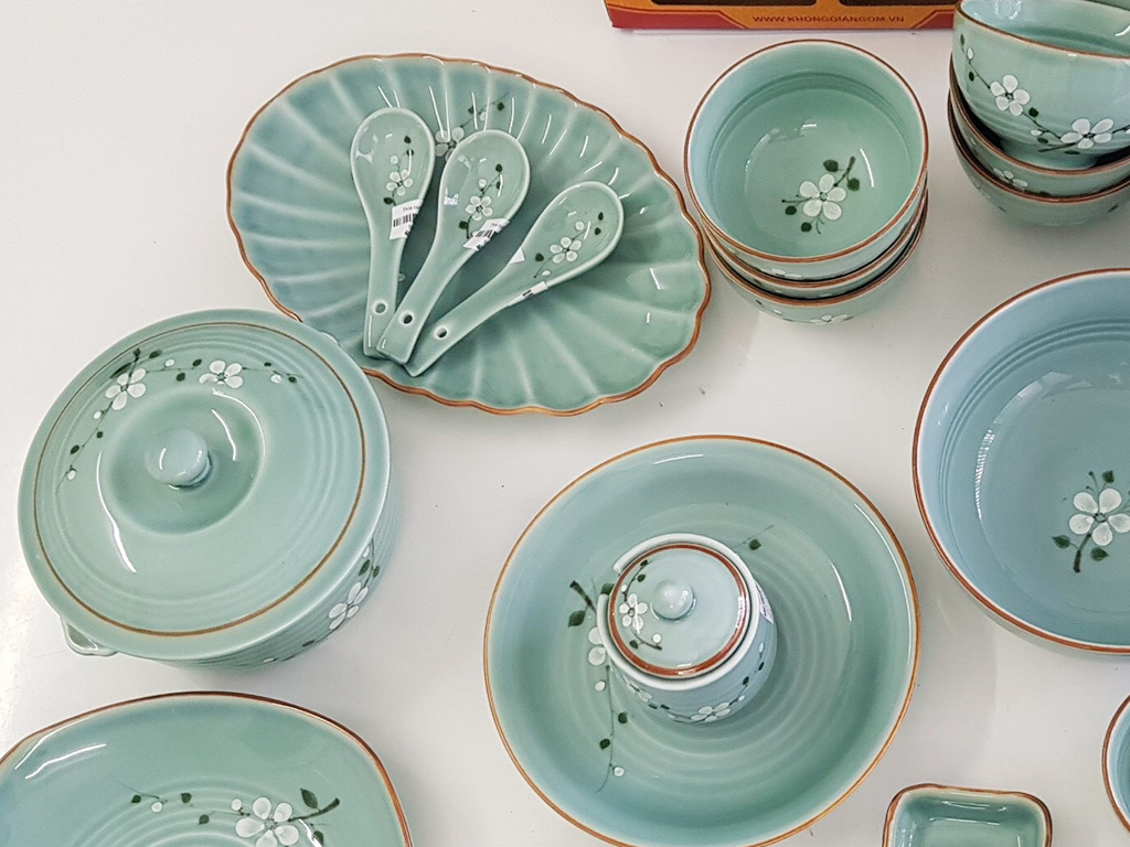 Bộ bát đĩa Bát Tràng 24 món men lam ngọc vẽ hoa Anh Đào sang trọng tiện dụng Bộ bát đĩa Bát Tràng 24 món men lam ngọc vẽ hoa Anh Đào sang trọng tiện dụng