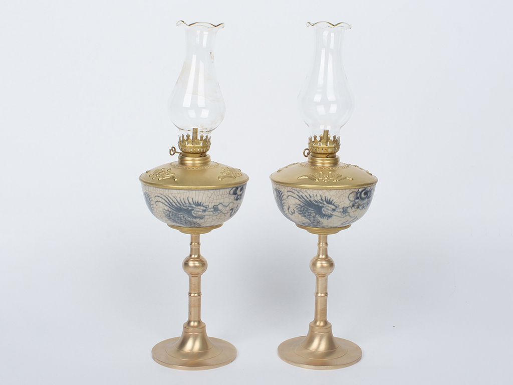 Đèn dầu men rạn Bát Tràng dáng bầu vẽ rồng tinh xảo 