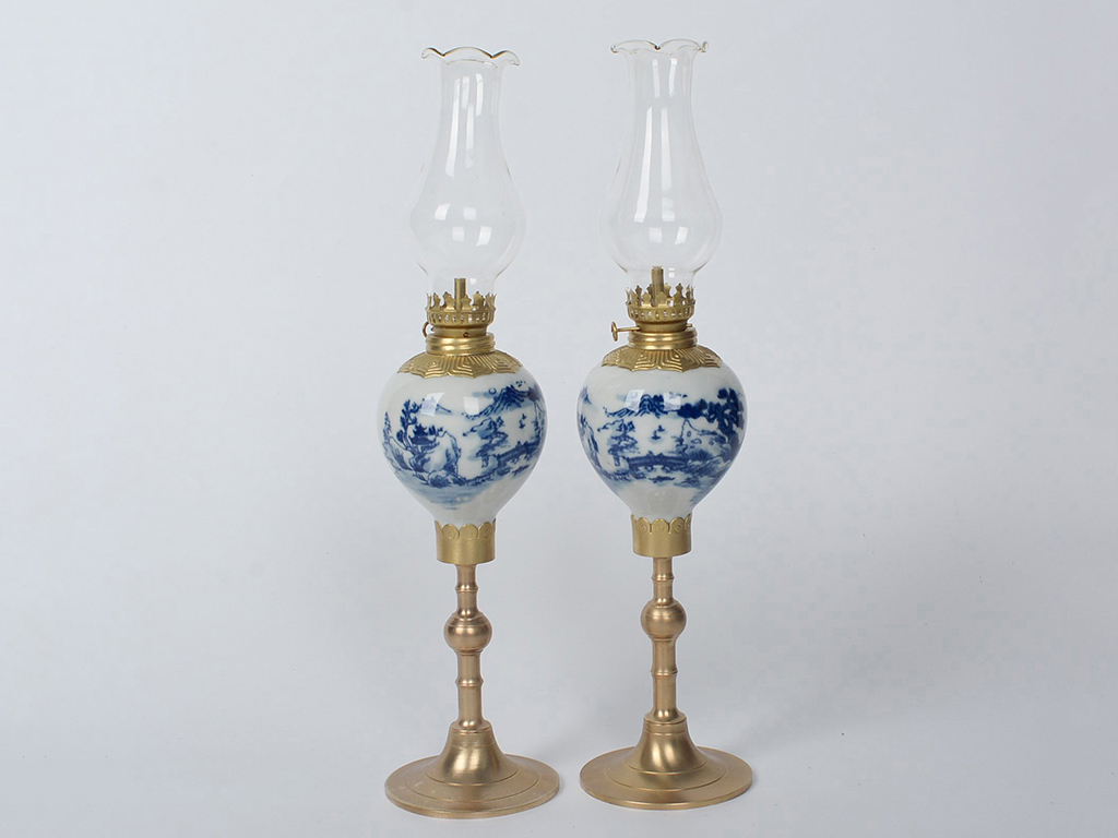 Đèn dầu men lam sơn thủy quả lê to trang trí độc đáo 