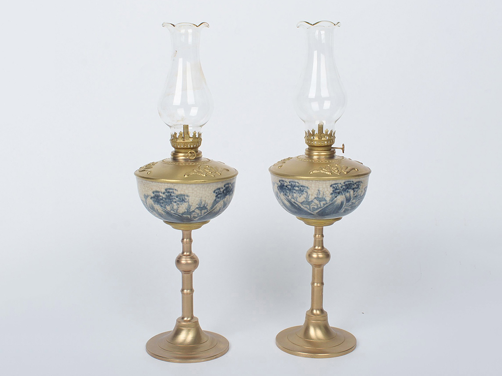 Đèn dầu men rạn Bát Tràng dáng bầu vẽ đồng quê đẹp 