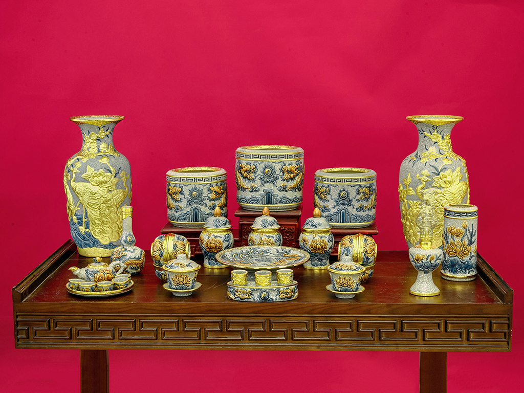 Bộ đồ thờ Bát Tràng men rạn 22 món đắp rồng dát vàng cao cấp