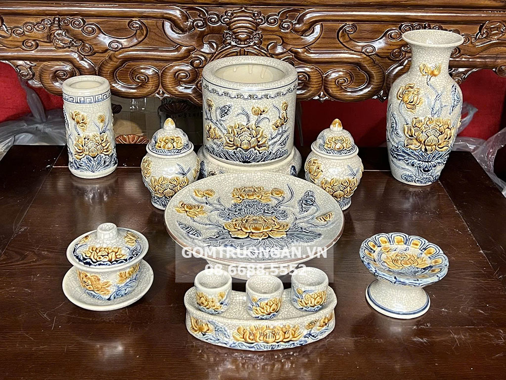 Bộ đồ thờ Bát Tràng men rạn hoa sen đắp nổi cao cấp giá tốt 