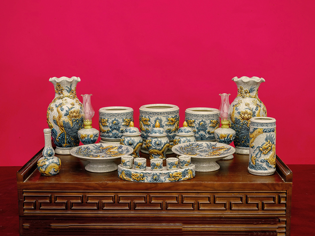 Bộ đồ thờ Bát Tràng Trường Xuân men rạn rồng đắp nổi chuẩn phong thủy 