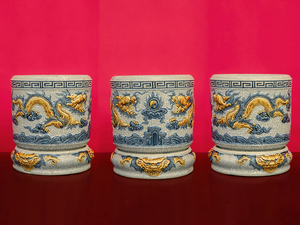 Bộ đồ thờ Bát Tràng Trường Xuân men rạn rồng đắp nổi chuẩn phong thủy Bộ đồ thờ Bát Tràng Trường Xuân men rạn rồng đắp nổi chuẩn phong thủy