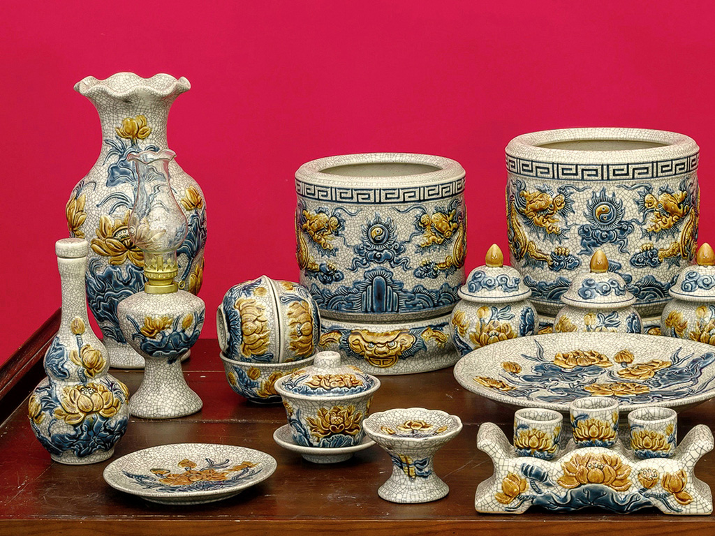 Bộ đồ thờ Bát Tràng men rạn đắp nổi rồng chuẩn 1m75 sang trọng Bộ đồ thờ Bát Tràng men rạn đắp nổi rồng chuẩn 1m75 sang trọng