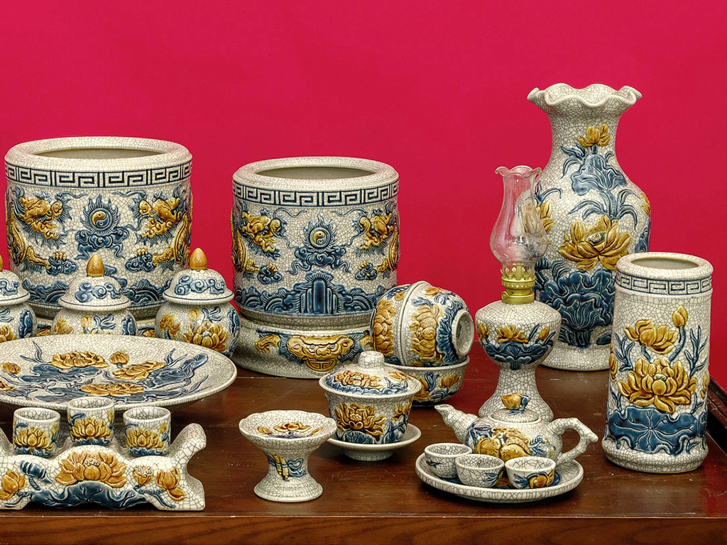 Bộ đồ thờ Bát Tràng men rạn đắp nổi rồng chuẩn 1m75 sang trọng Bộ đồ thờ Bát Tràng men rạn đắp nổi rồng chuẩn 1m75 sang trọng