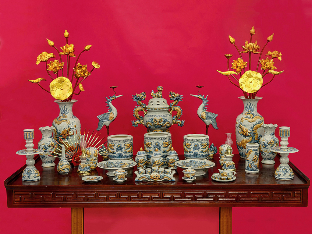 Bộ đồ thờ Bát Tràng Trường Xuân ngũ sự rạn men đắp nổi rồng 2m17 cao cấp Bộ đồ thờ Bát Tràng Trường Xuân ngũ sự rạn men đắp nổi rồng 2m17 cao cấp