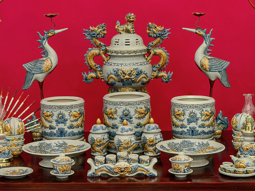 Bộ đồ thờ Bát Tràng Trường Xuân ngũ sự rạn men đắp nổi rồng 2m17 cao cấp Bộ đồ thờ Bát Tràng Trường Xuân ngũ sự rạn men đắp nổi rồng 2m17 cao cấp