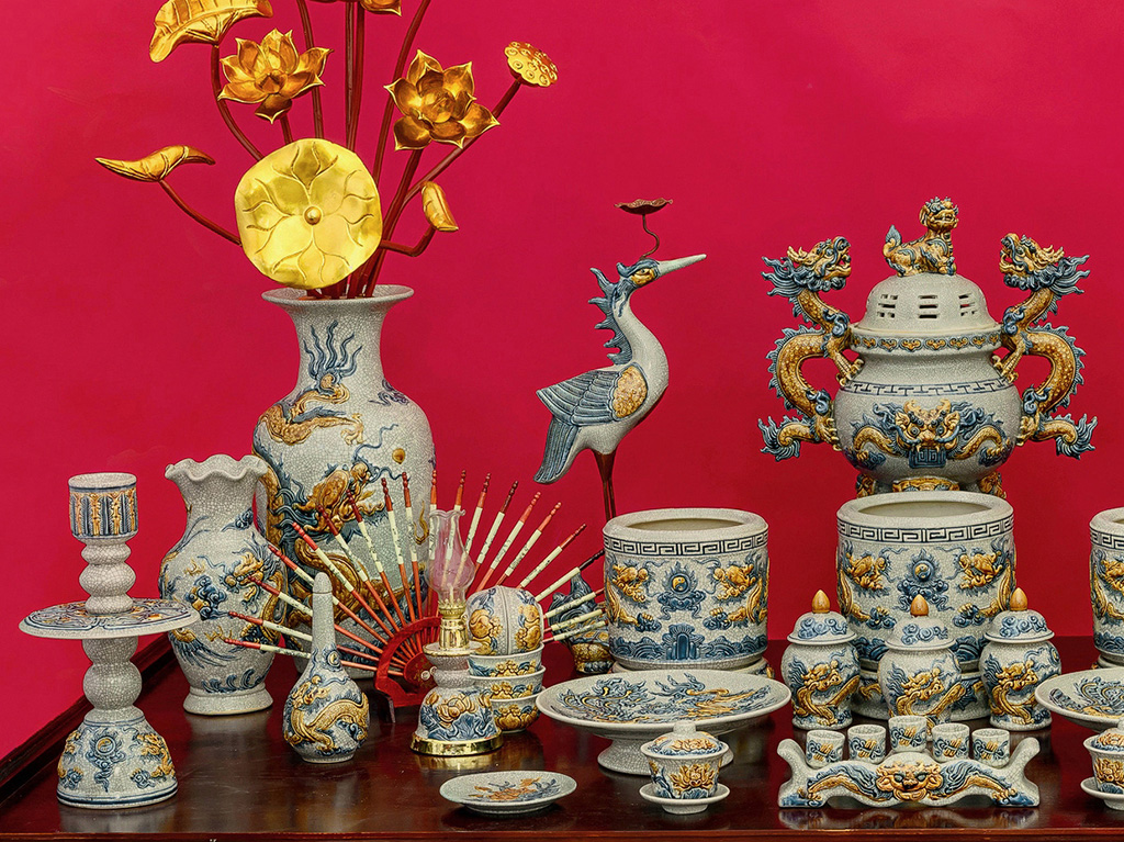 Bộ đồ thờ Bát Tràng Trường Xuân ngũ sự rạn men đắp nổi rồng 2m17 cao cấp Bộ đồ thờ Bát Tràng Trường Xuân ngũ sự rạn men đắp nổi rồng 2m17 cao cấp