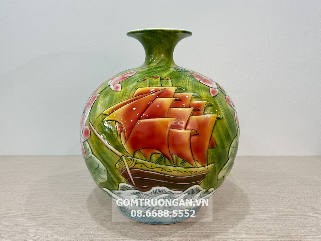 Bình hút tài lộc Thuận Buồm Xuôi Gió khắc nổi hoa sen 35cm gốm Bát Tràng 