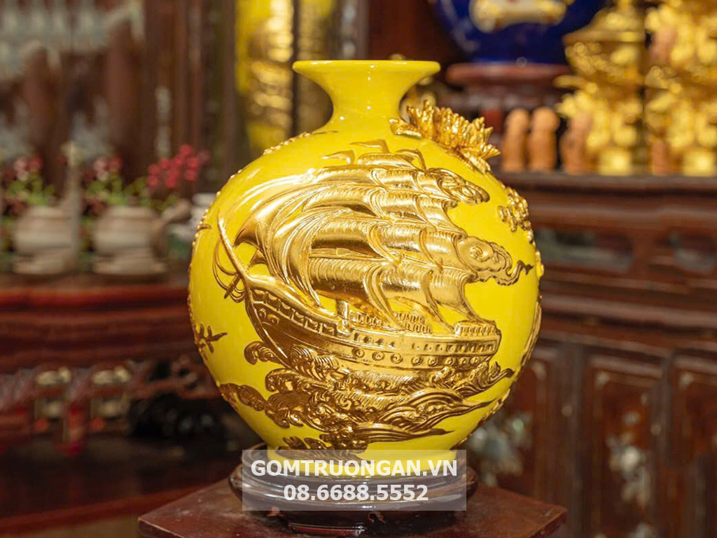 Bình hút tài lộc dát vàng Thuận Buồm Xuôi Gió Bát Tràng 30cm 