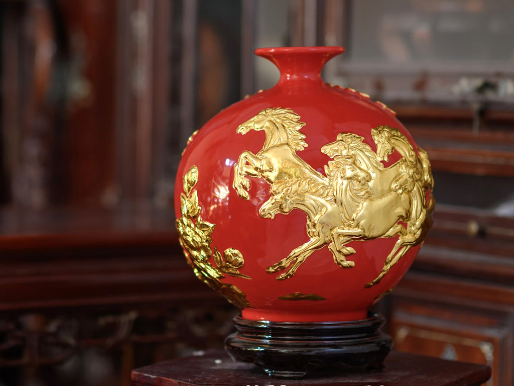 Bình tài lộc mệnh Hỏa dát vàng Mã Đáo Thành Công sang trọng 