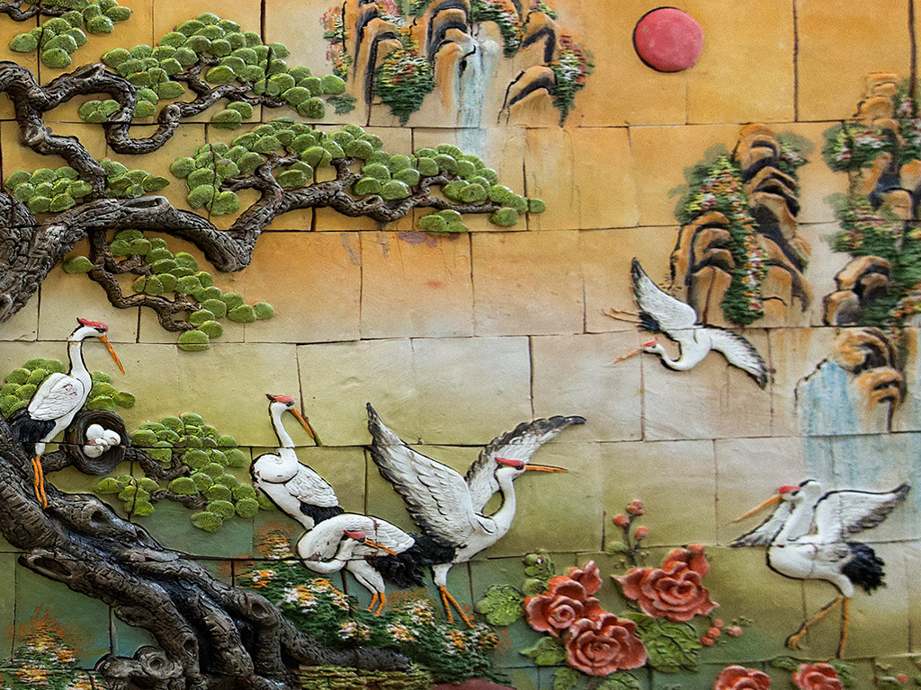 Tranh gốm ốp tường Tùng hạc diên niên cao cấp đẹp bền độc đáo Tranh gốm ốp tường Tùng hạc diên niên cao cấp đẹp bền độc đáo