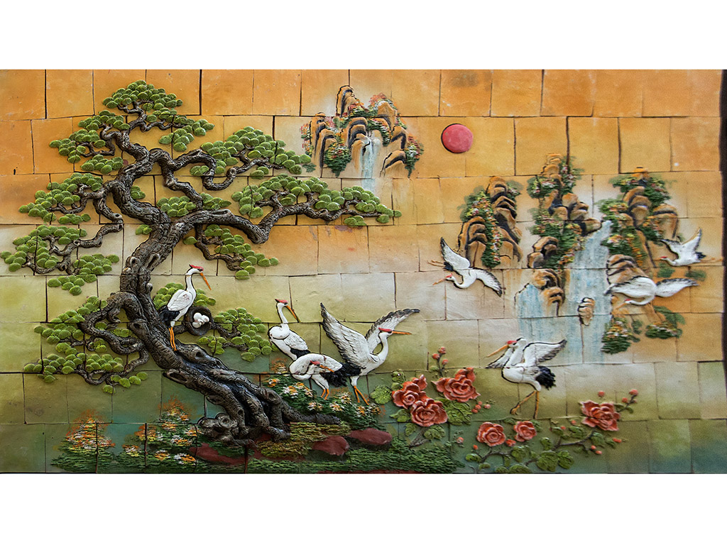 Tranh gốm ốp tường Tùng hạc diên niên cao cấp đẹp bền độc đáo 