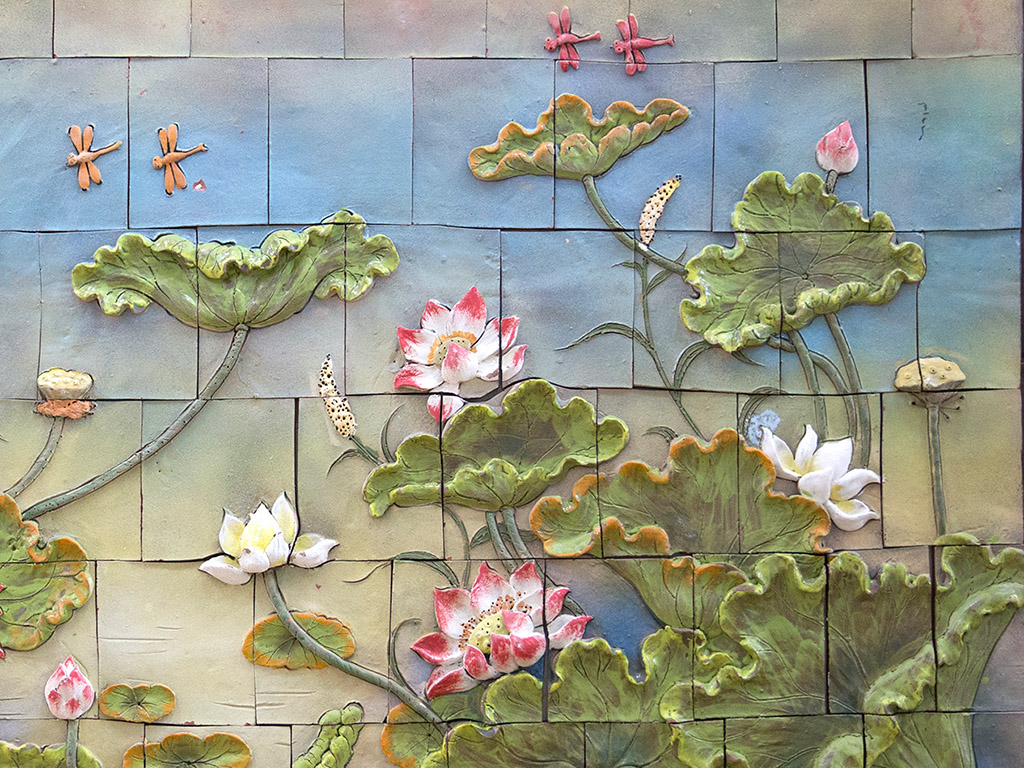 Tranh gốm ốp tường Đầm sen đẹp Bát Tràng giá tốt trang trí nội thất Tranh gốm ốp tường Đầm sen đẹp Bát Tràng giá tốt trang trí nội thất