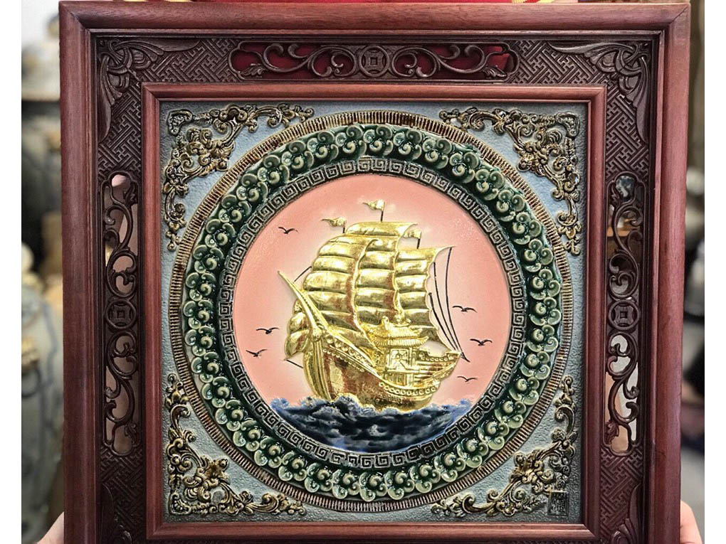 Tranh gốm sứ dát vàng Thuận Buồm Xuôi Gió quà tặng sang trọng Tranh gốm sứ dát vàng Thuận Buồm Xuôi Gió quà tặng sang trọng