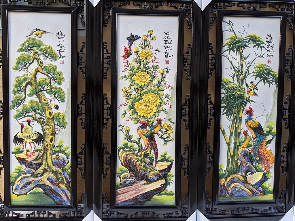 Tranh tứ quý Bát Tràng men màu phong thủy tùng cúc trúc mai Tranh tứ quý Bát Tràng men màu phong thủy tùng cúc trúc mai