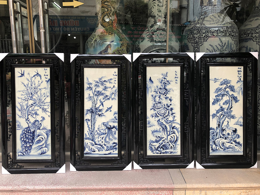 Tranh tứ quý men lam Bát Tràng Tùng Cúc Trúc Mai 98x48cm đẹp Tranh tứ quý men lam Bát Tràng Tùng Cúc Trúc Mai 98x48cm đẹp