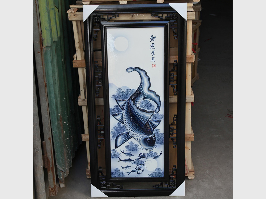 Tranh cá chép trông trăng men lam 1m x 50cm phong thủy đẹp