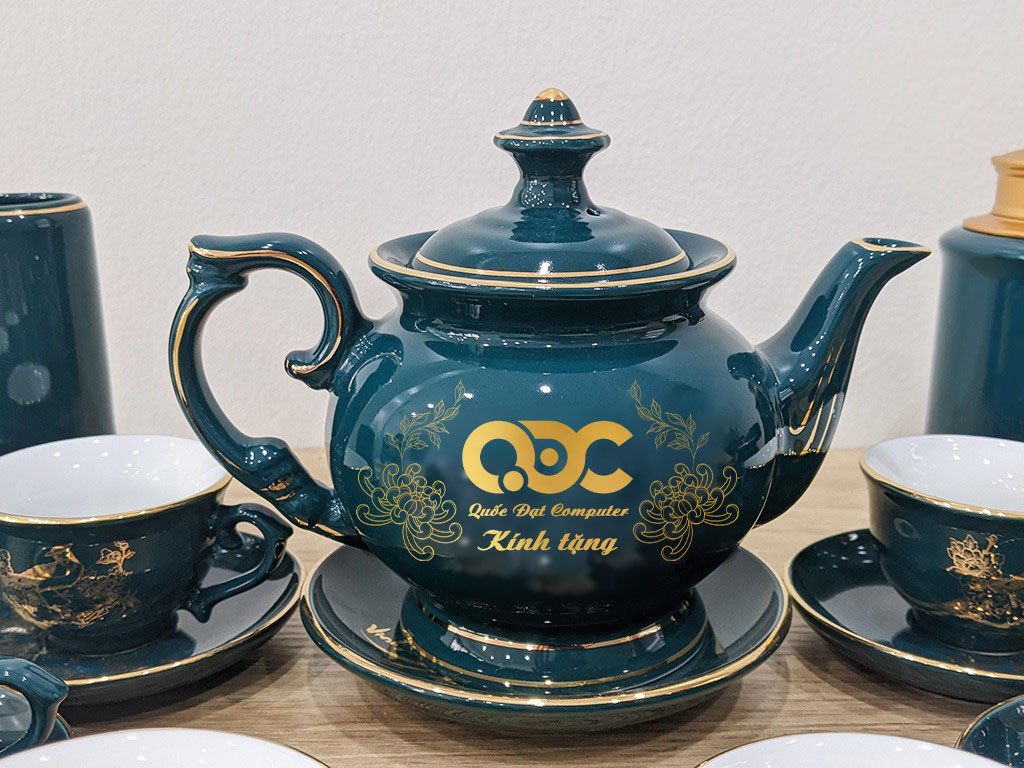 Bộ ấm trà men xanh cổ vịt Vinh hoa Phú Quý cao cấp in logo Quốc Đạt 