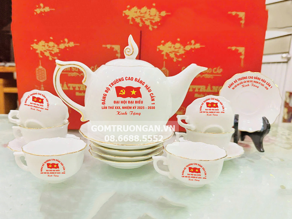 Bộ ấm chén in logo Đảng bộ Trường Hậu Cần 1, quà tặng độc đáo 