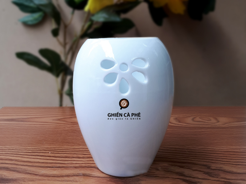 Lọ hoa sứ men trắng Bát Tràng dáng xoài logo quà tặng đẹp 