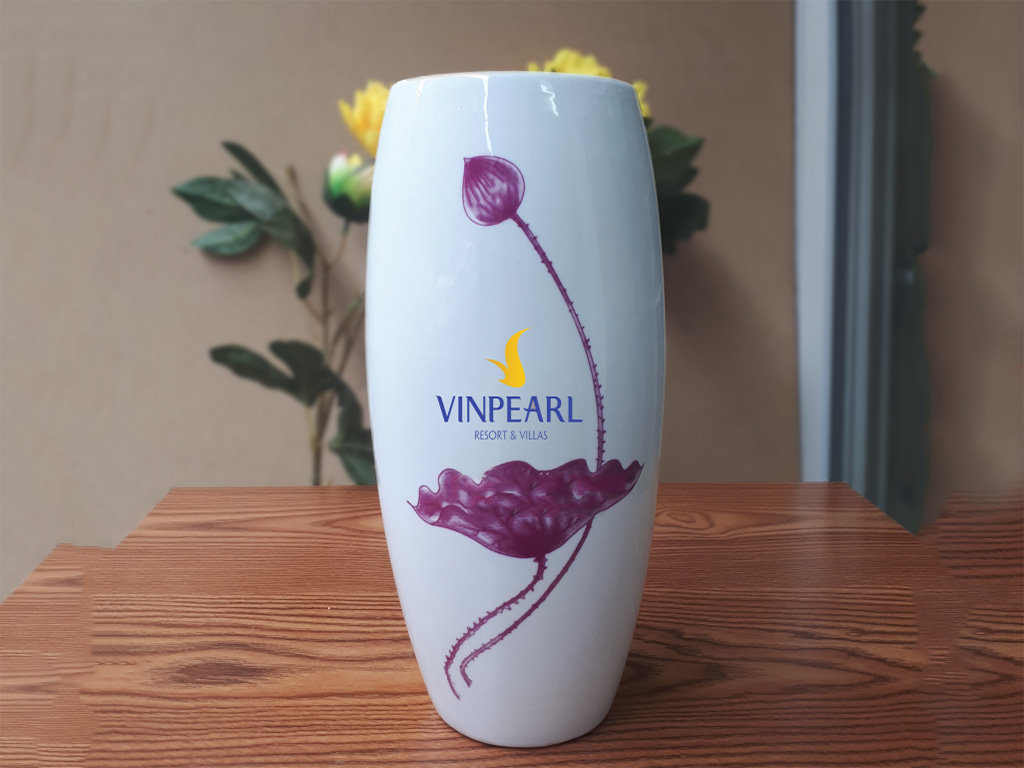 Lọ hoa sứ men trắng Bát Tràng vẽ sen tím dáng boom quà tặng 