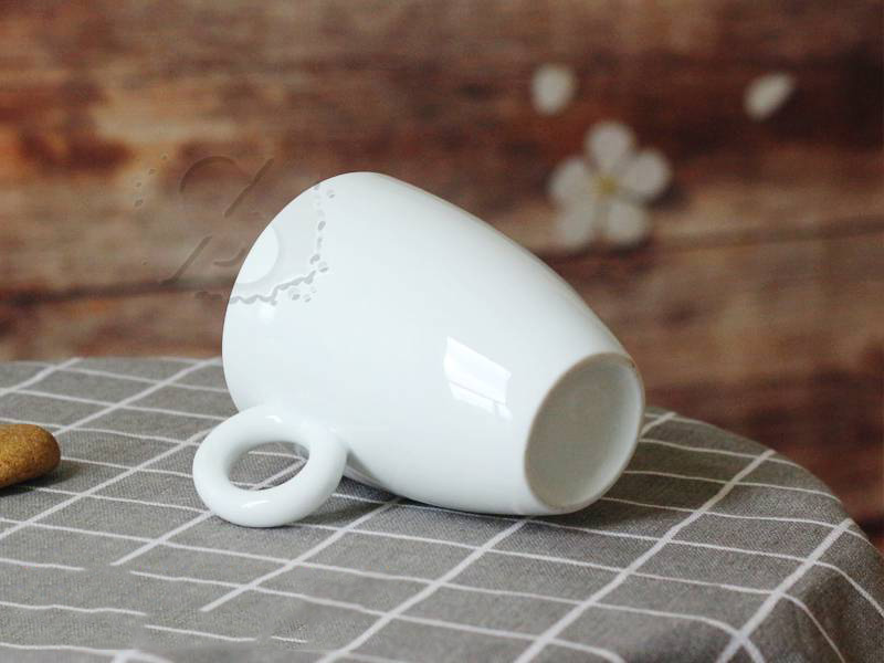 Ly sứ men trắng quai tròn bầu đẹp sang trọng mua ngay