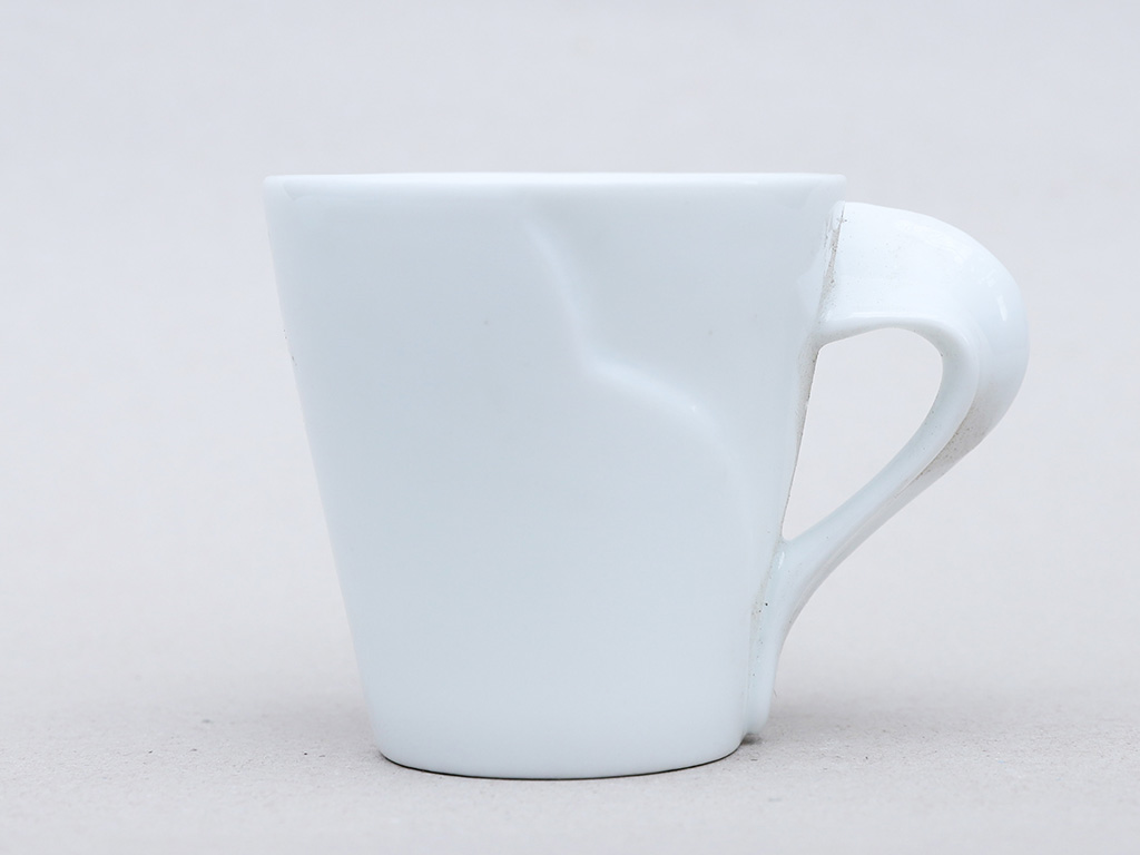 Ly sứ trắng 200ml quai xoắn sang trọng quà tặng 