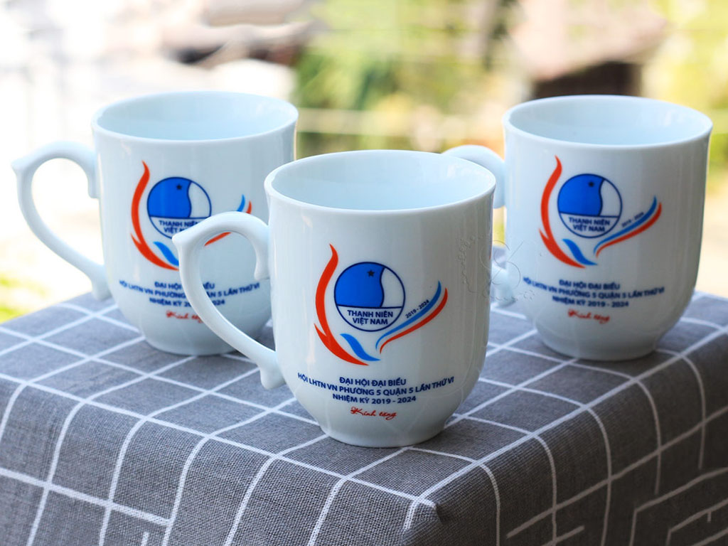 Ly sứ men trắng bầu sang trọng quà tặng cao cấp Bát Tràng