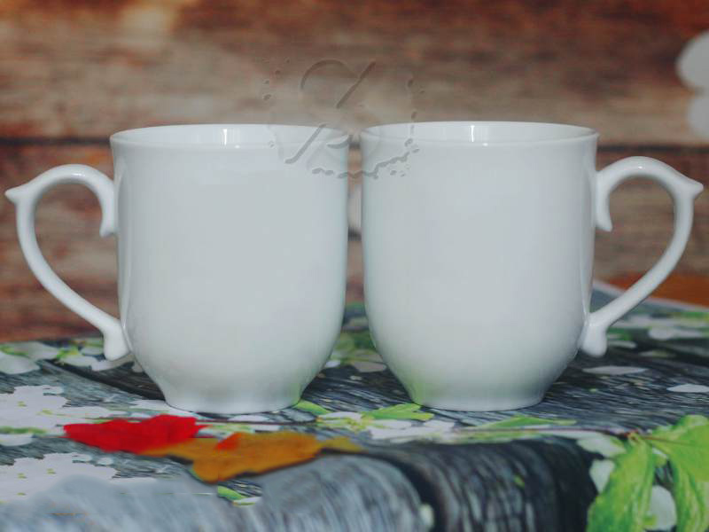 Ly sứ men trắng bầu sang trọng quà tặng cao cấp Bát Tràng