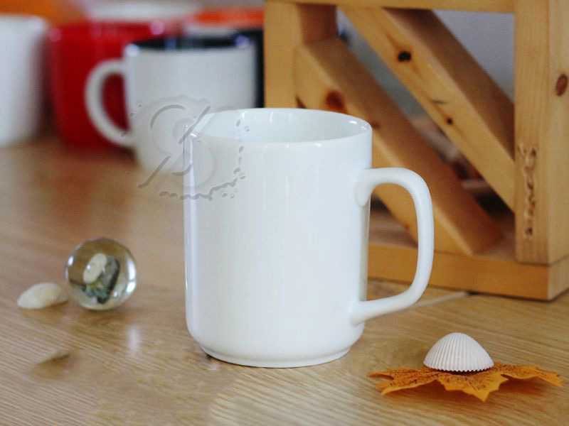 Ly sứ men trắng Bát Tràng dáng trụ đáy tù giá tốt bán chạy Ly sứ men trắng Bát Tràng dáng trụ đáy tù giá tốt bán chạy